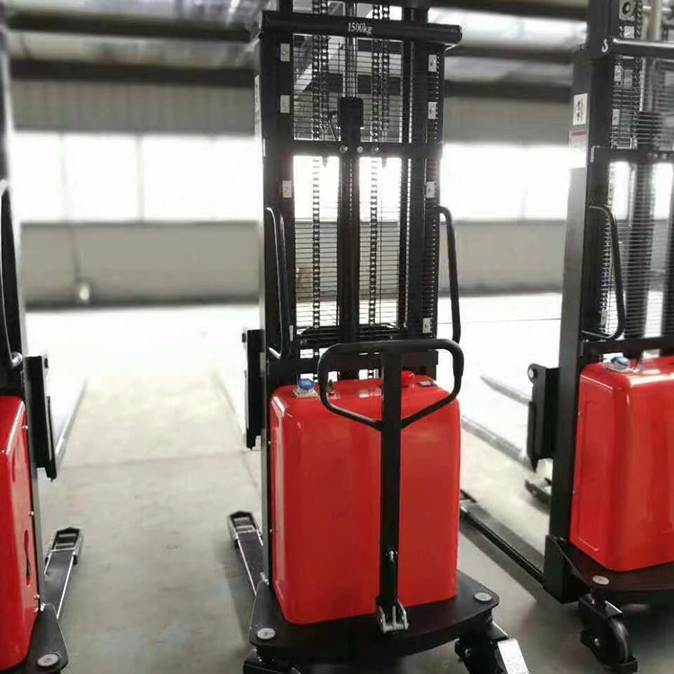 Semi elektrisk staplare